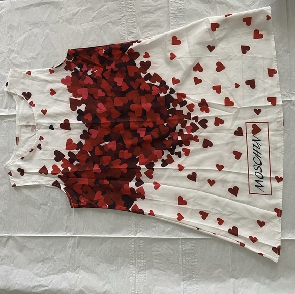 A white dress with hearts - Picture 1 of 2